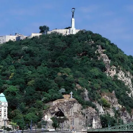 Hanna&rita In The Centre Lonyay 42a 3rd Floor In The Back Yard بودابست